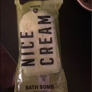 Victoria secret bath bomb